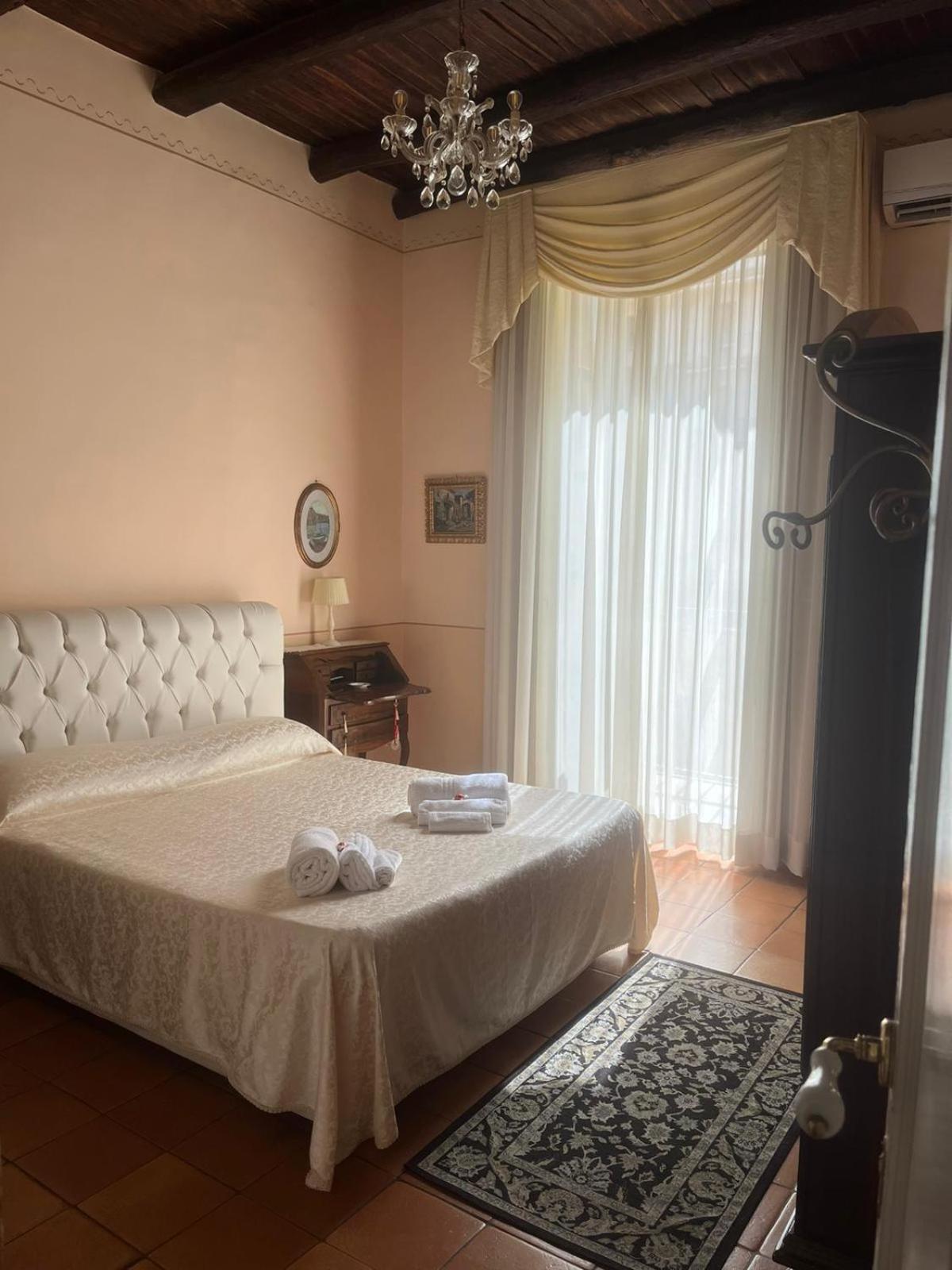 Maison Barriera - Luxury Suites - Salerno City Center المظهر الخارجي الصورة